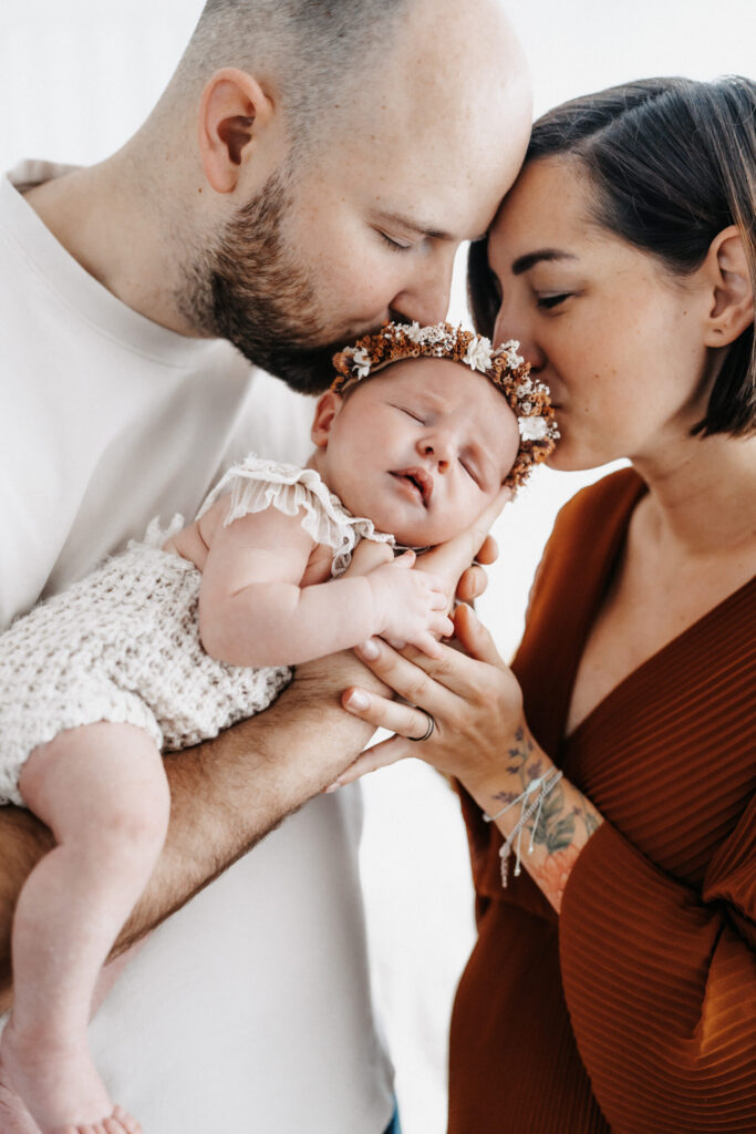 Neugeborenenfotografie Familienfotografie Newborn Newbornfotos Baby Familie Studio Studiofotografie Saarland Sankt Ingbert Lena Ruck Fotografie 11